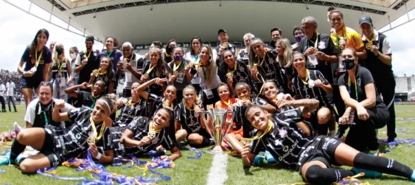 Jogadoras atuais e do passado parabenizam Corinthians pelo aniversário 112 anos