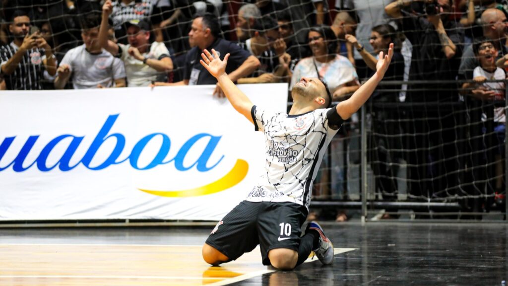 Corinthians goleia São José e sai na frente nas oitavas de final da Liga Nacional de Futsal