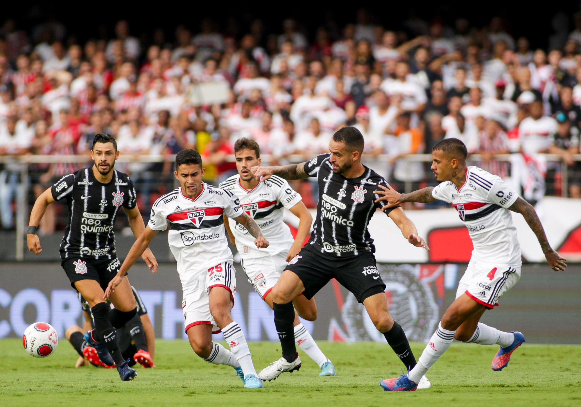 Corinthians busca empate, mas sai da briga pelo segundo lugar