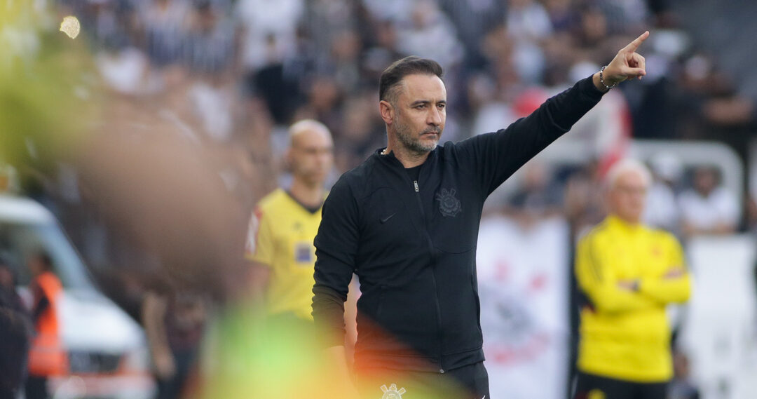 Vítor Pereira define distância da família como maior impasse para renovação com o Corinthians