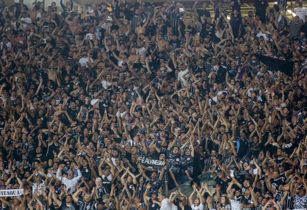 Dirigente do Flamengo fala sobre divisão de ingressos com o Corinthians para final no Maracanã