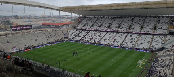 Organizada homenageia ex-zagueiro do Corinthians em tradicional ritual pós-aniversário do clube