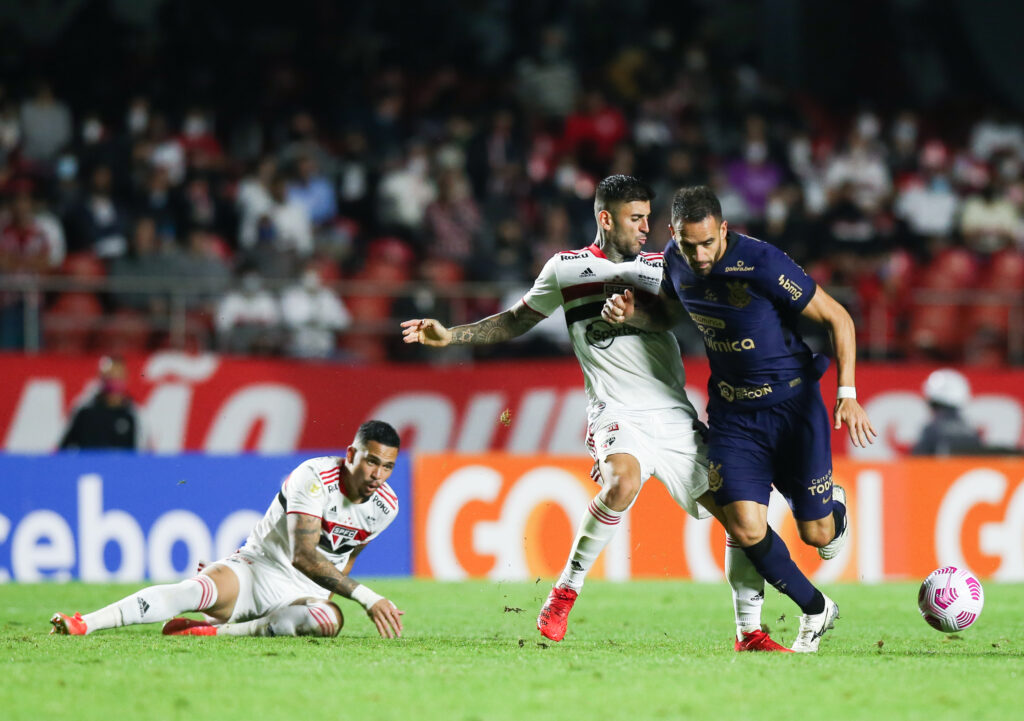 Empate mantém tabu vivo no Morumbi e tira Corinthians do G4 do