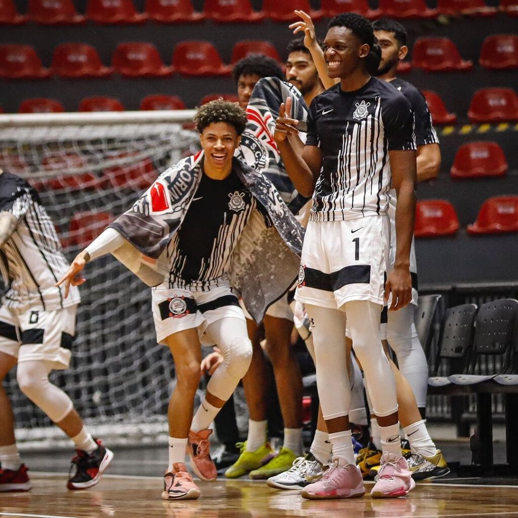 Ingressos disponíveis para volta do público aos jogos de basquete no Parque  São Jorge