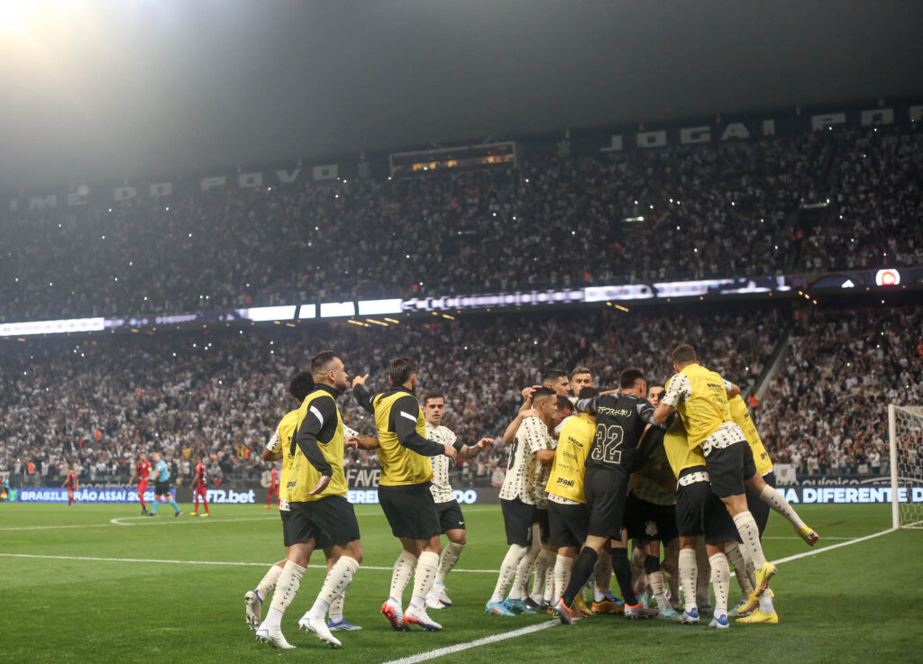 Corinthians aparece como o sexto elenco mais valioso do futebol