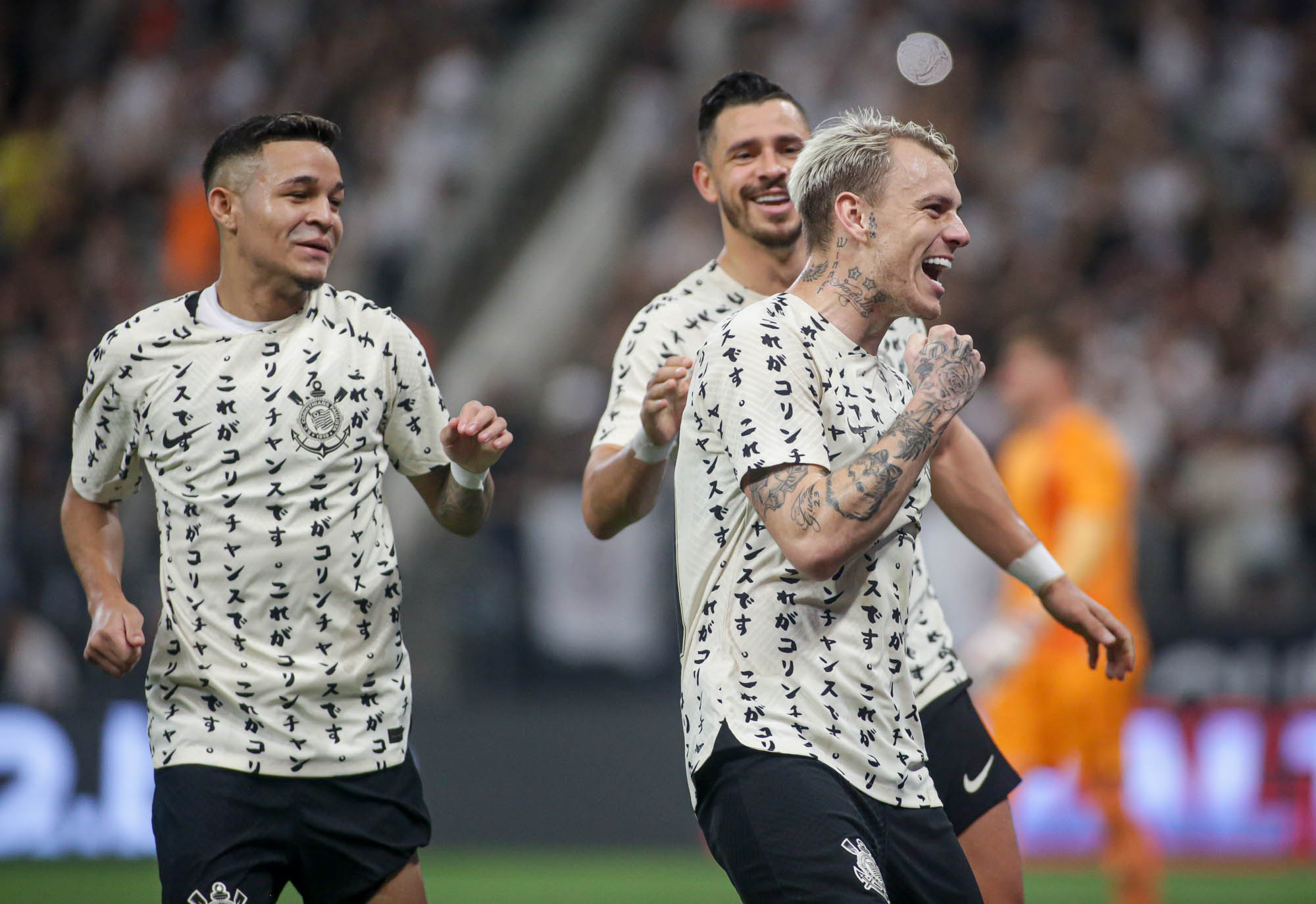 Agora bicampeão brasileiro pelo Corinthians, Jadson abre o jogo sobre  condição de reserva