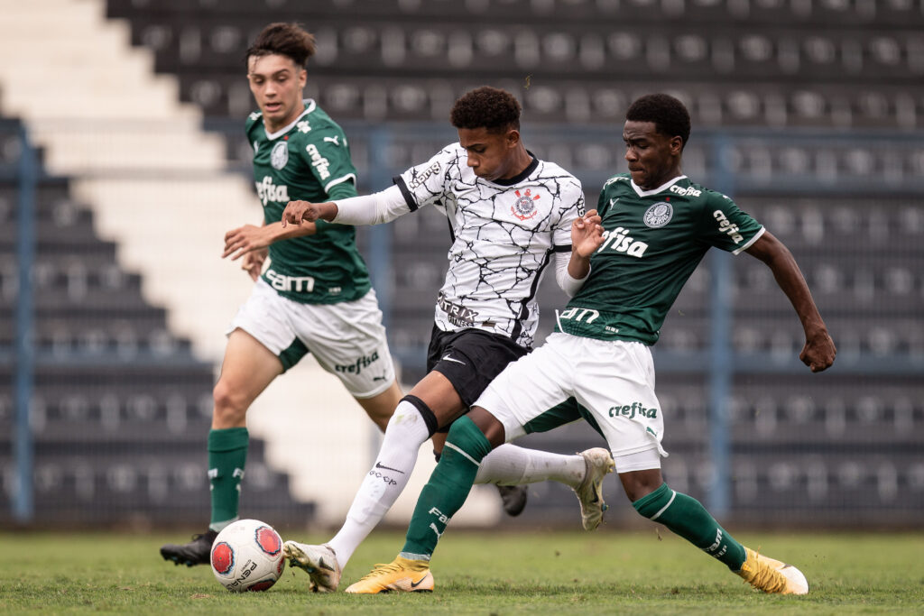 Com emoção e goleada, Palmeiras conquista os títulos do Paulistão Sub-15 e  Sub-17, palmeiras