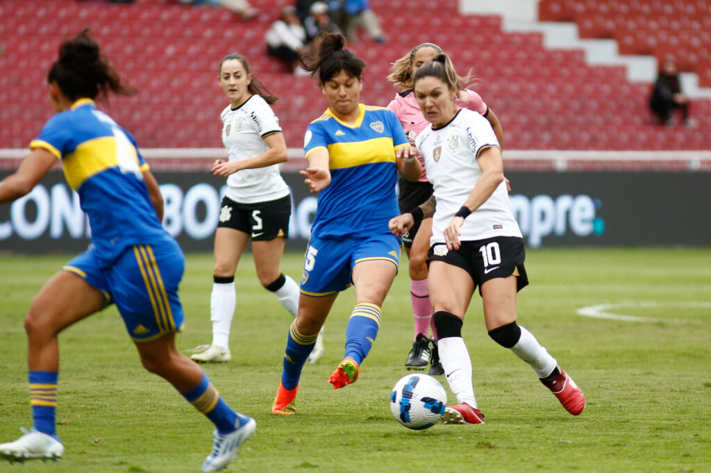 Jheniffer marca dois gols em Derby e iguala Adriana na artilharia