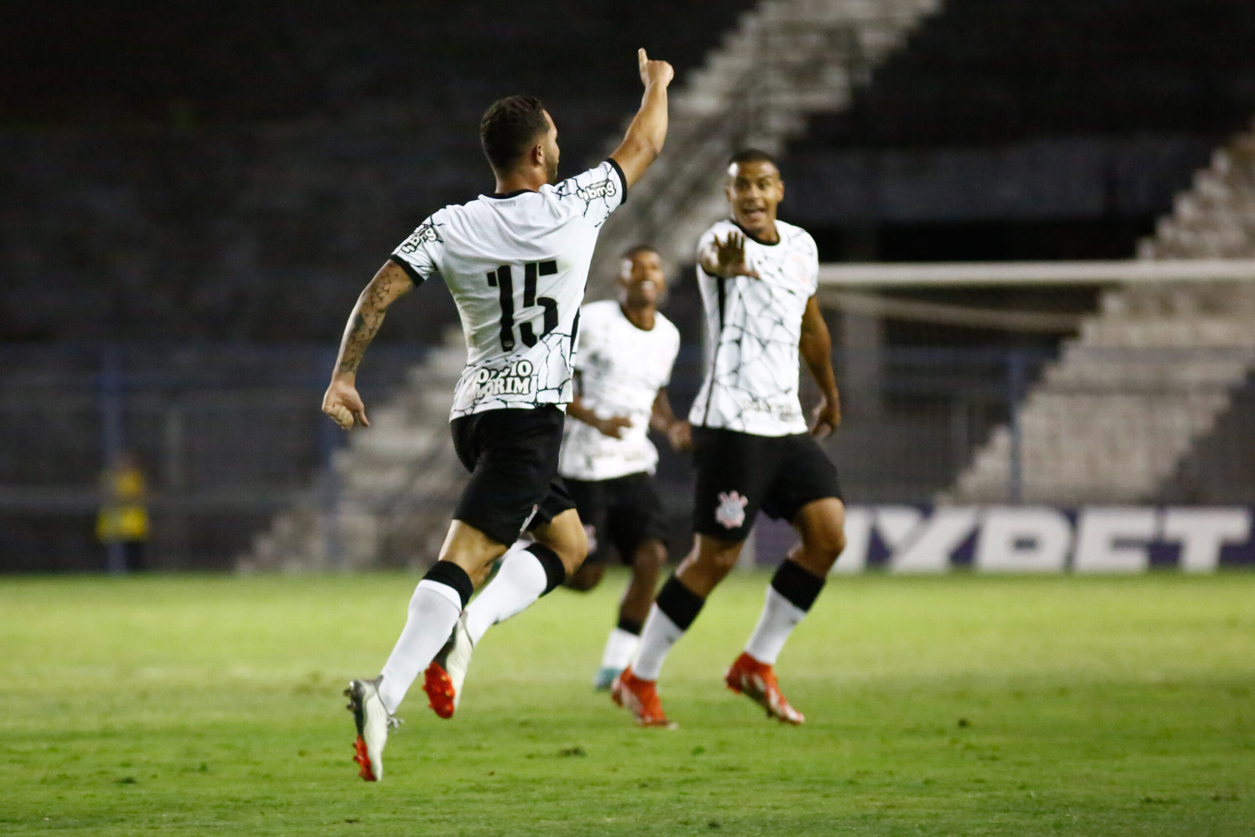 Em jogo movimentado, Corinthians vence Pato Basquete no NBB