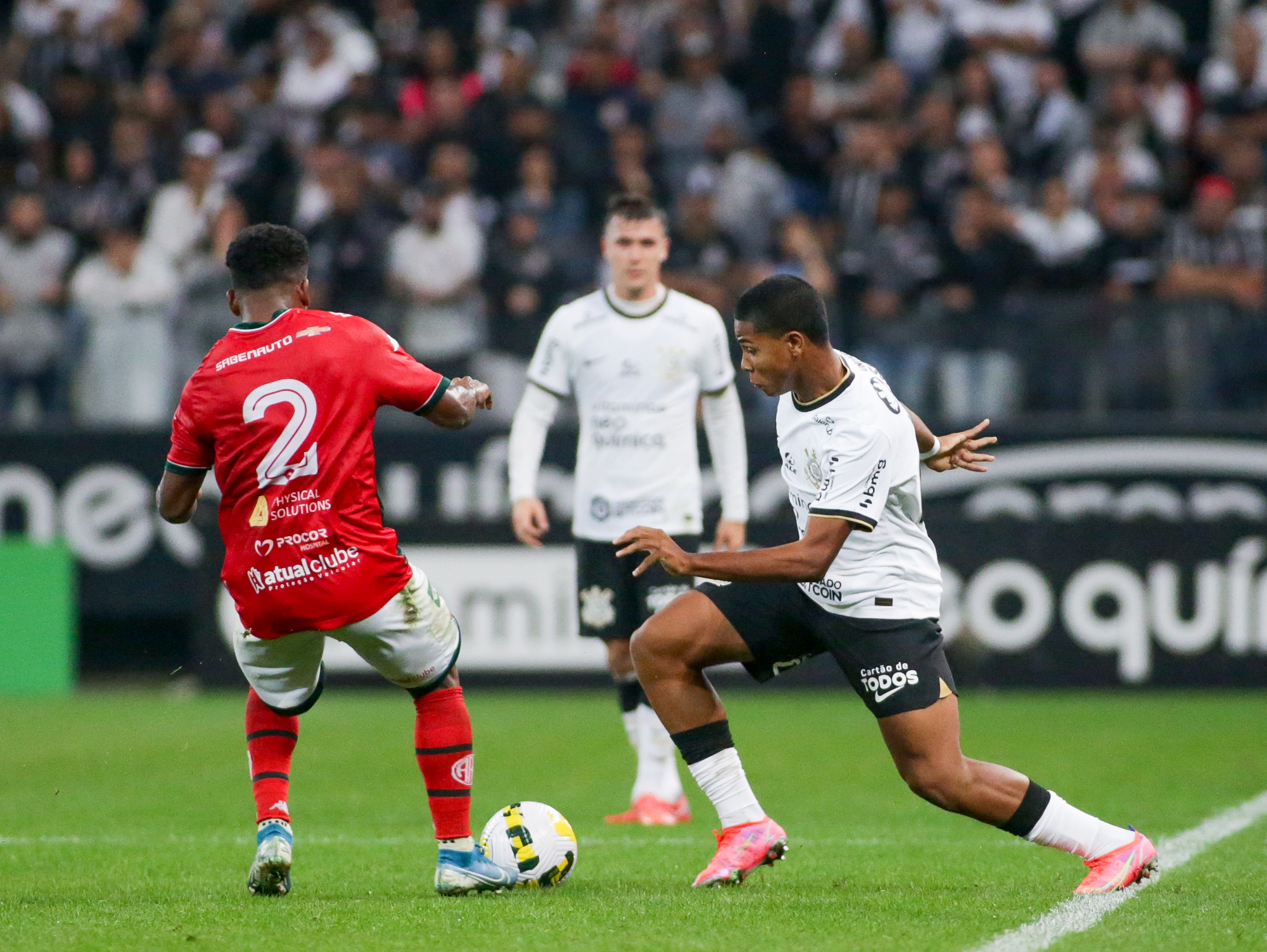 Corinthians recebe indicações de jogadores para compor elenco, mas dá  prioridade para uso da base
