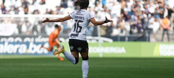 Jheniffer marca dois gols em Derby e iguala Adriana na artilharia