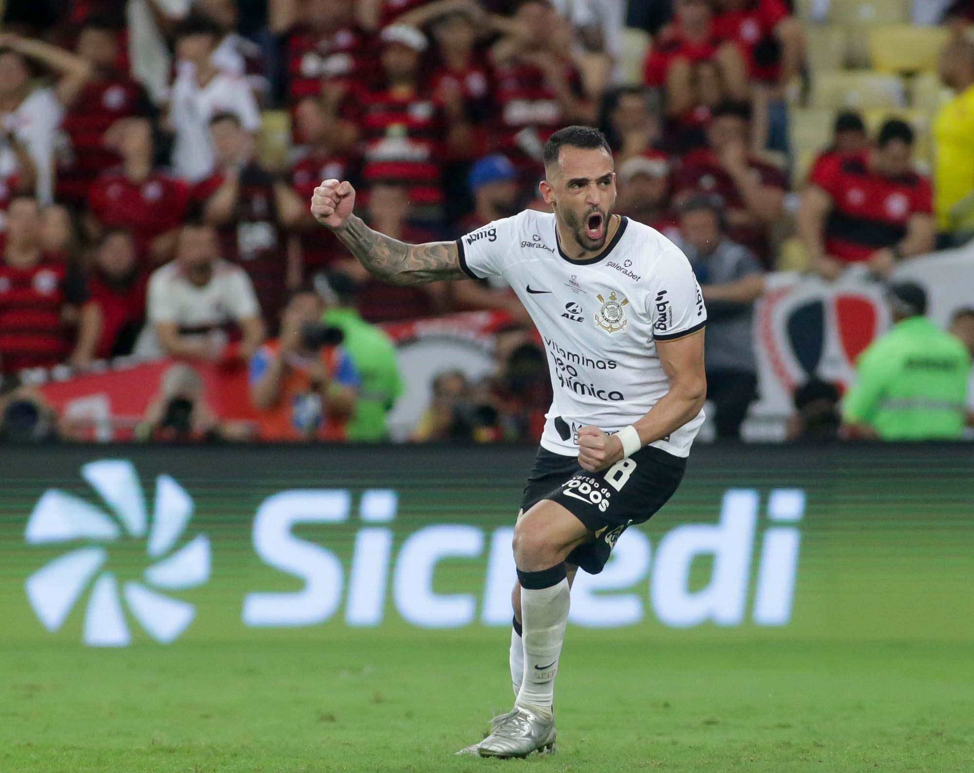 Melhor em campo, Renato Augusto elogia atuação do Corinthians