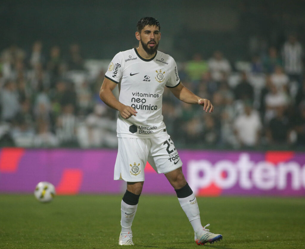 Bruno Méndez é titular em vitória do Uruguai e será desfalque para o  Corinthians em clássico