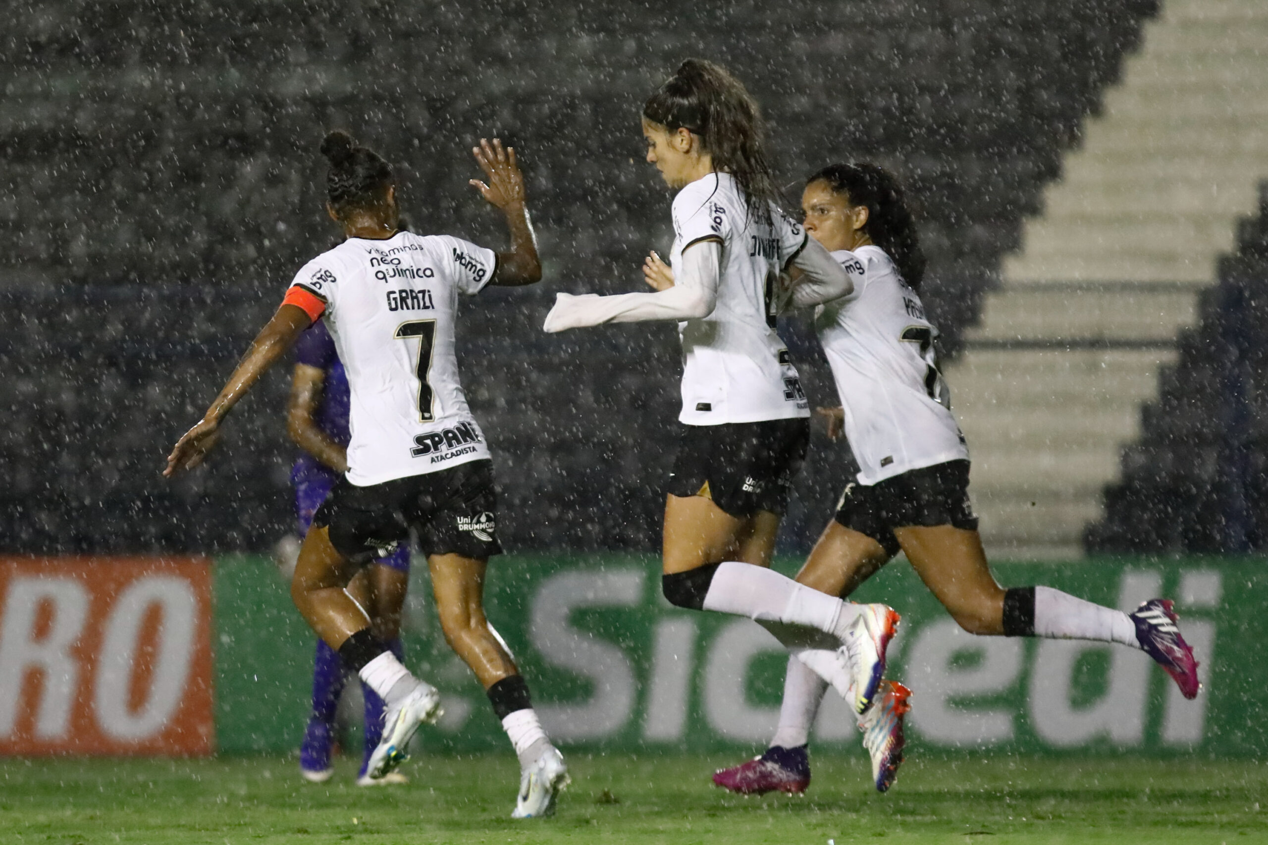 Corinthians vence RB Bragantino e conquista Copa Paulista