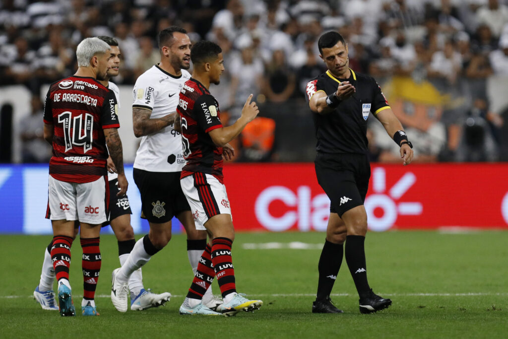 Bráulio da Silva Machado será o dono do apito para Corinthians e Atlético