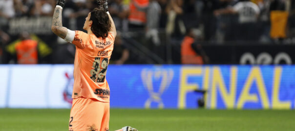 Cássio está próximo de alcançar Ronaldo Giovanelli em pênaltis defendidos  no Corinthians - Gazeta Esportiva