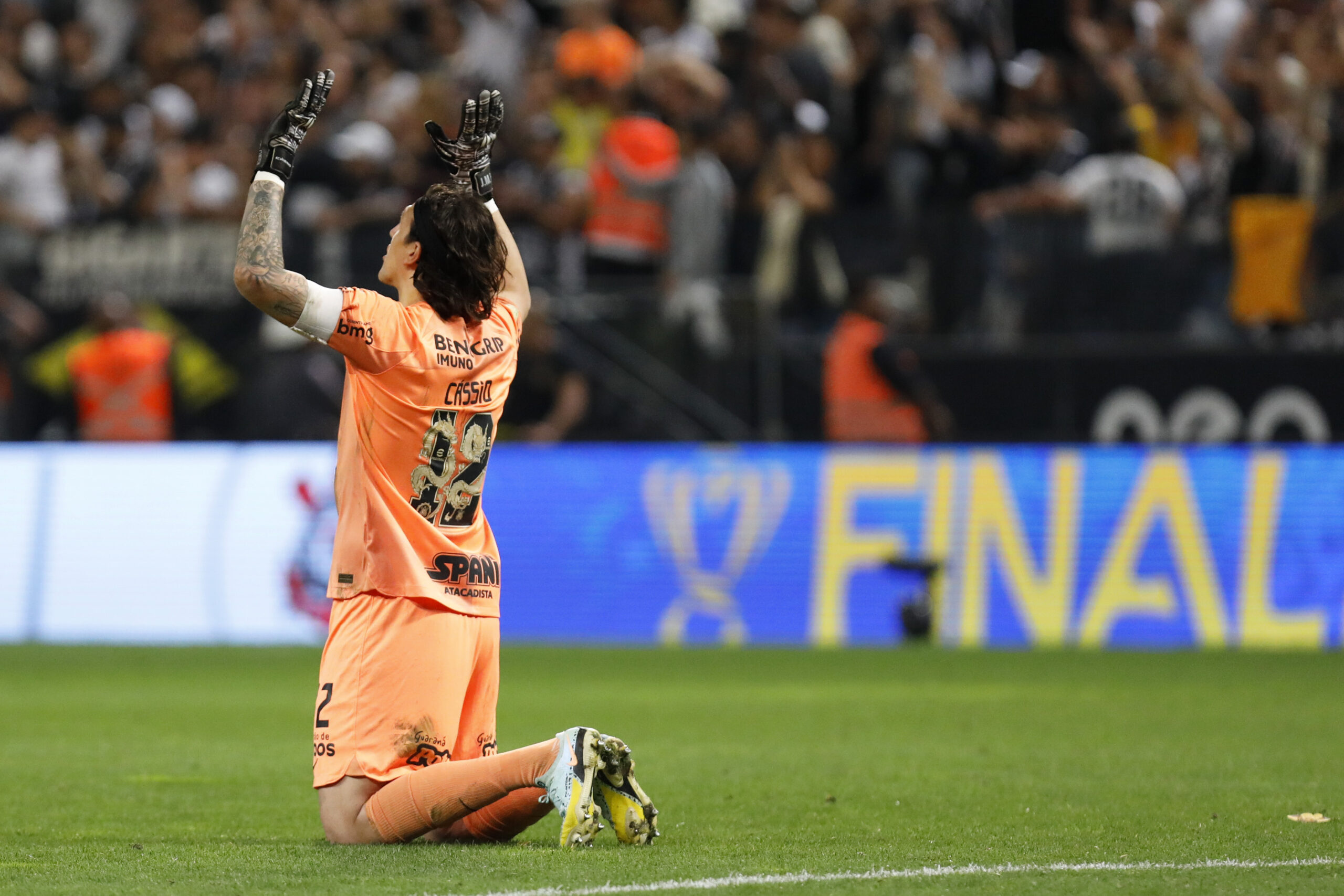 Cássio chega a 21 pênaltis defendidos pelo Corinthians e se aproxima de  Ronaldo Giovanelli