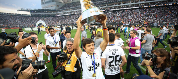 Romero faz publicação enigmática assistindo jogo do Corinthians