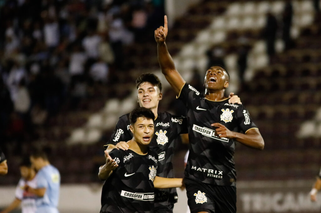 Felipe Augusto no treino do Corinthians que se prepara para o