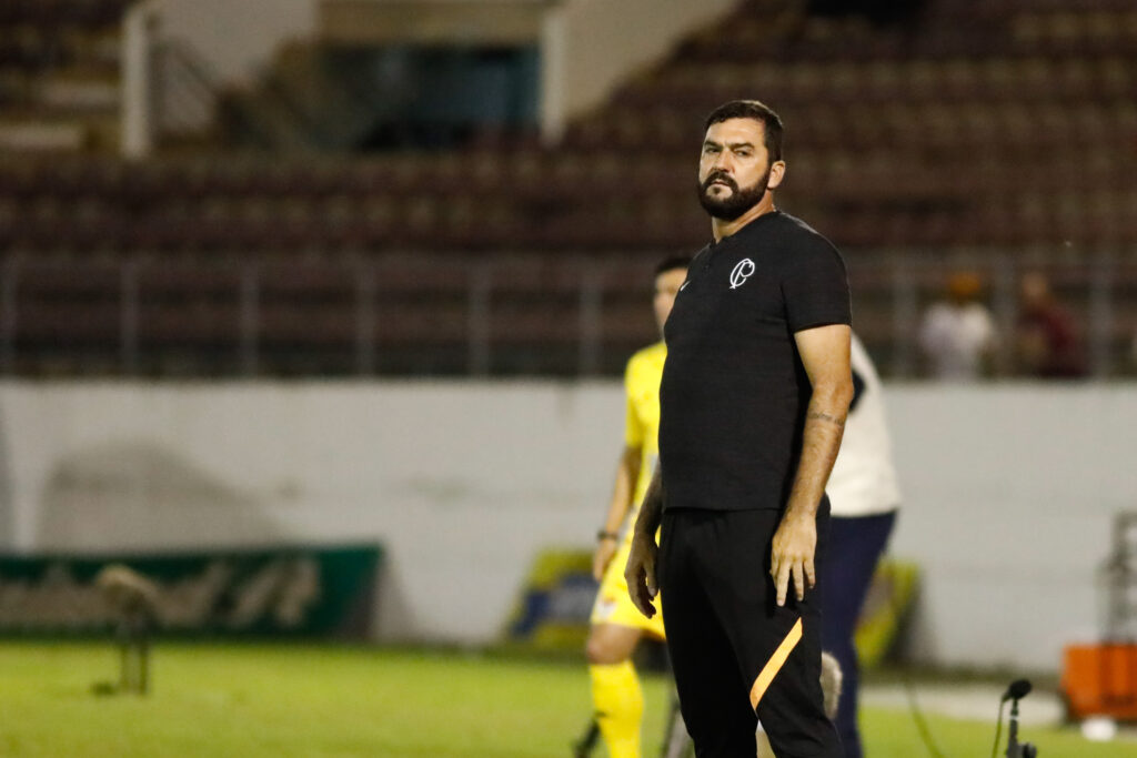 Acesso Total! Série exibe preleção, intervalo e festa do Corinthians em  clássico: Era pra ter feito seis, corinthians