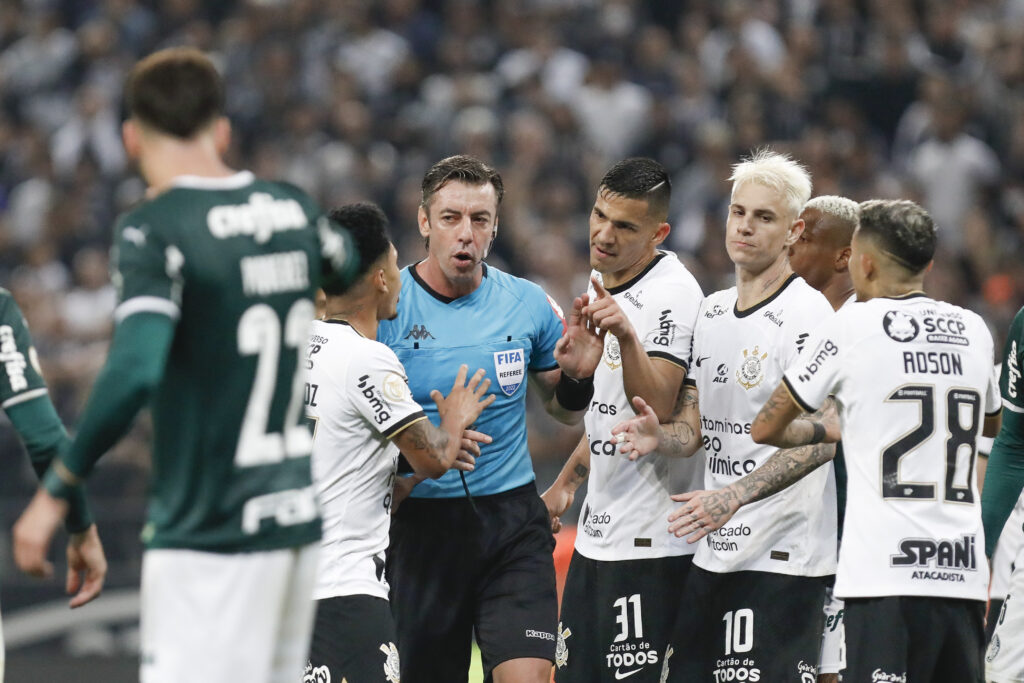 CBF escala Raphael Claus para apitar São Paulo x Corinthians na semifinal  da Copa do Brasil, copa do brasil