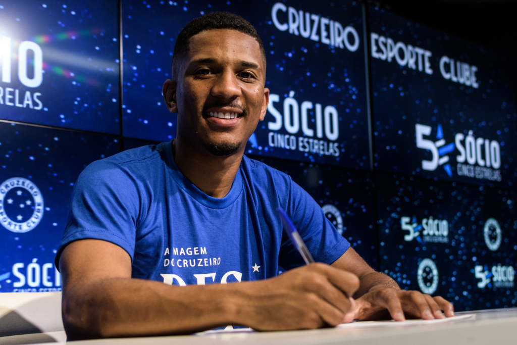 Terceiro jogador que mais atuou pelo Cruzeiro em 2023, Wesley fica