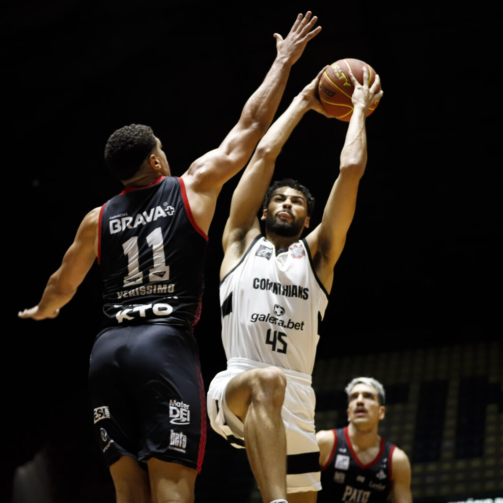 Em jogo movimentado, Corinthians vence Pato Basquete no NBB