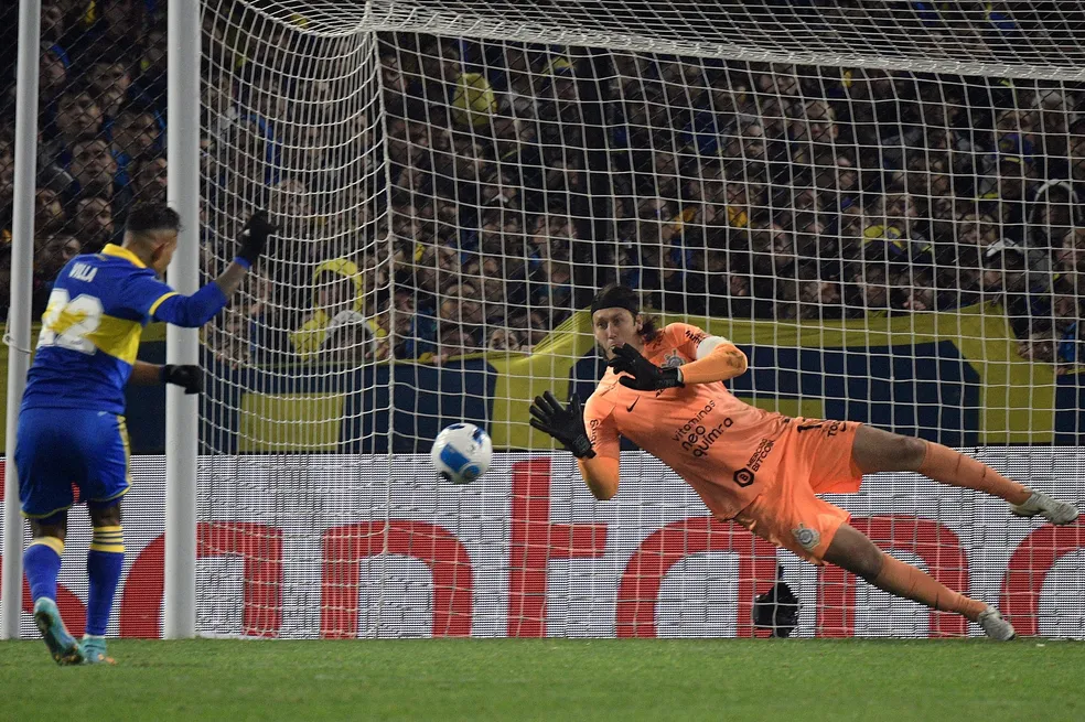 Cássio chega a 32 cobranças de pênaltis defendidas no Corinthians.Veja