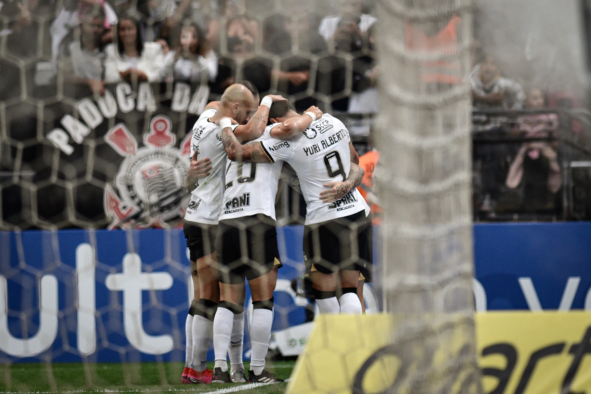 Corinthians marca no último lance e vence Chape diante de quase 40