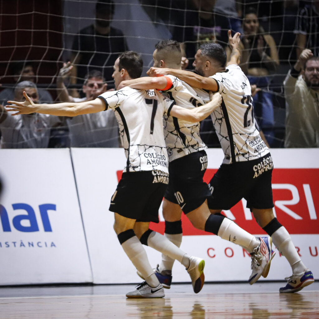 Grêmio Parque 10 é bicampeão da Liga Feminina de Futsal