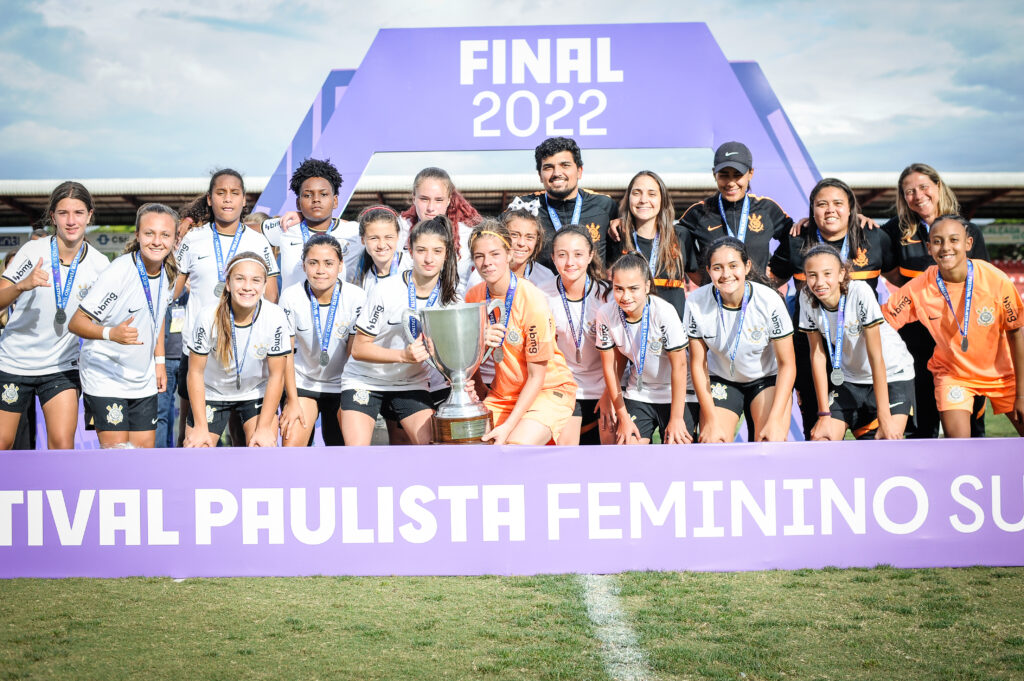 Futebol Feminino: invictas, brabinhas do Corinthians vencem etapa do  Festival Sub-14