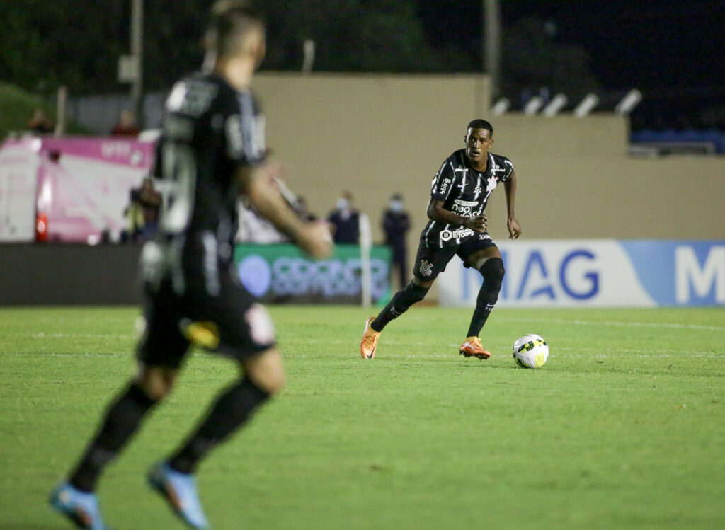 Com time reserva, Corinthians busca empate contra a Portuguesa-RJ