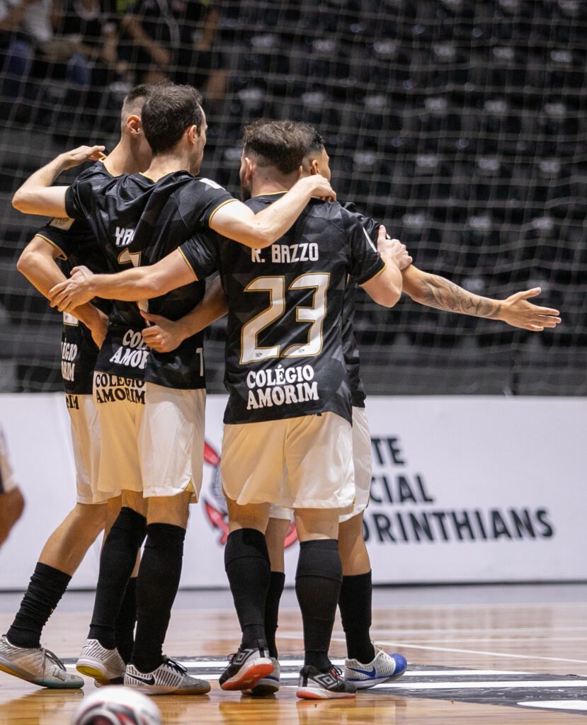 Corinthians Futsal - É o melhor do mundo ou não é?! 🏆🏴🏳 Fomos indicados  para o maior prêmio de Futsal do Mundo! Além da categoria Melhor Equipe,  estamos concorrendo com os atletas