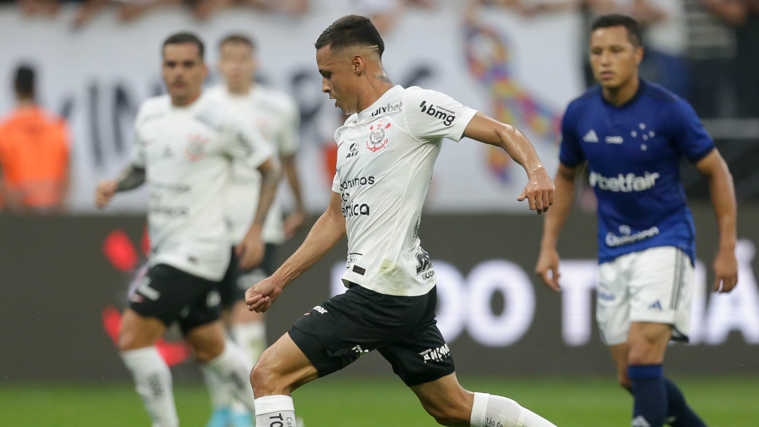 Wesley celebra convivência com jogadores experientes no Corinthians e cita  maiores ídolos no futebol