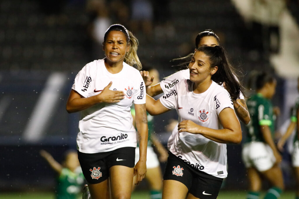 Corinthians marca e empata com Cruzeiro no fim do jogo 