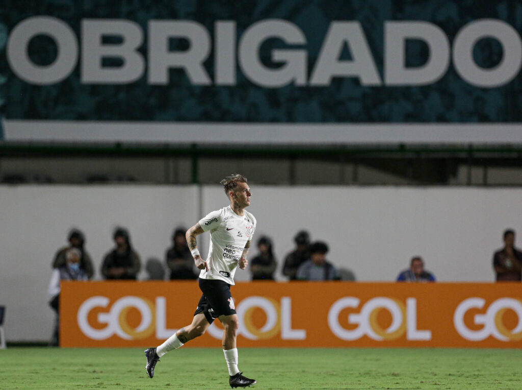 Melhor jogador de futsal do mundo revela carinho pelo Corinthians: 'Sou do  bando de loucos