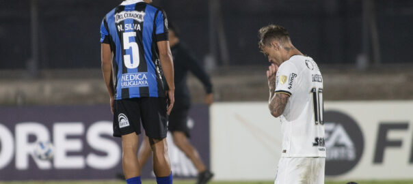 Provável titular contra o São Paulo, Róger Guedes iniciou no banco de  reservas em todos os jogos do Corinthians na Libertadores