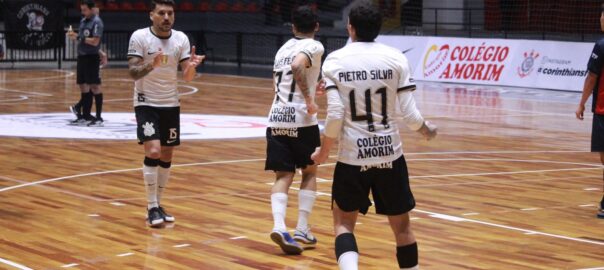 Timão goleia Barcelona (ESP) e é campeão mundial Sub-18 de futsal