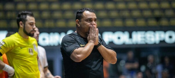 Timão goleia Barcelona (ESP) e é campeão mundial Sub-18 de futsal