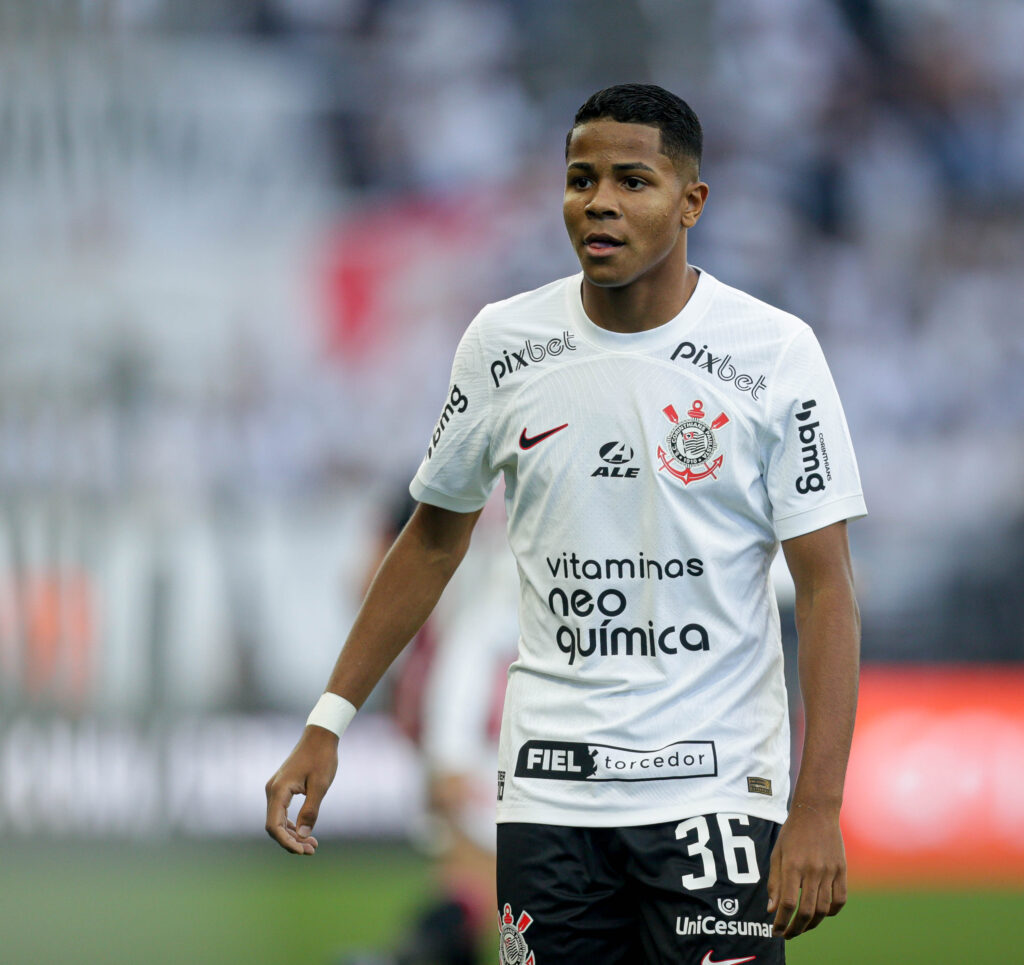 Wesley convoca a torcida para um dos jogos mais importantes do Corinthians  no ano