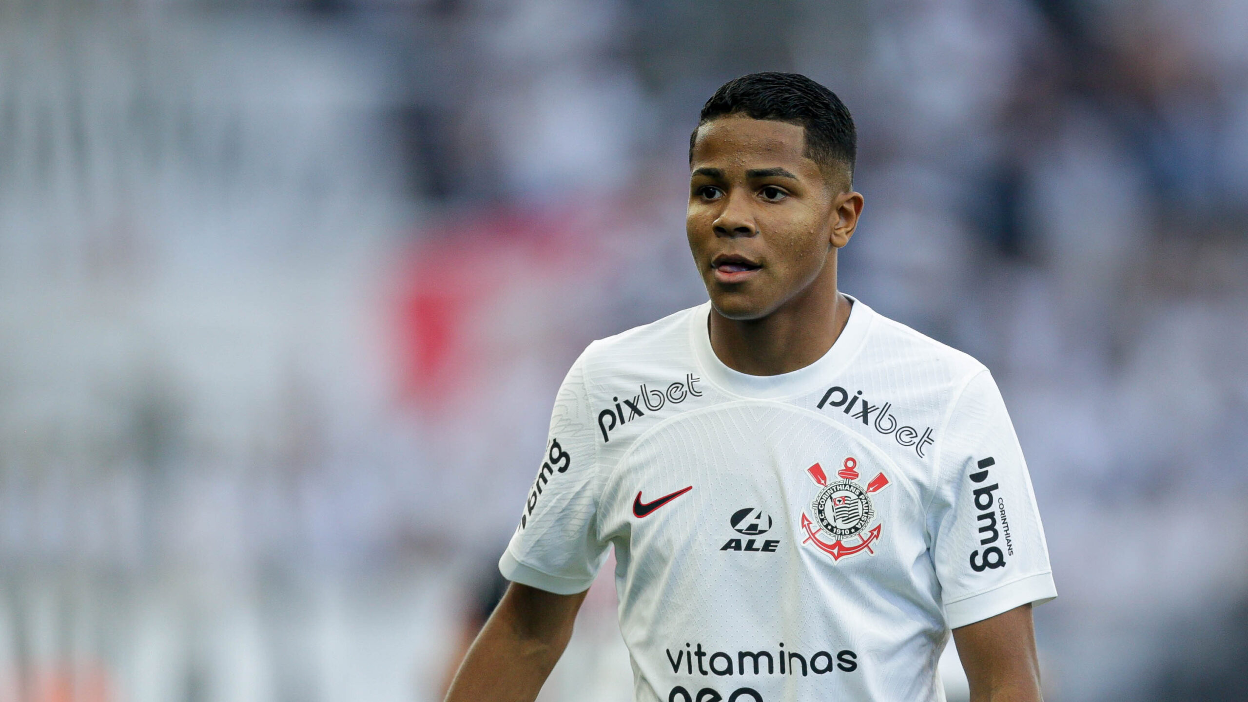 Técnico do Corinthians comenta troca de posição entre Wesley e