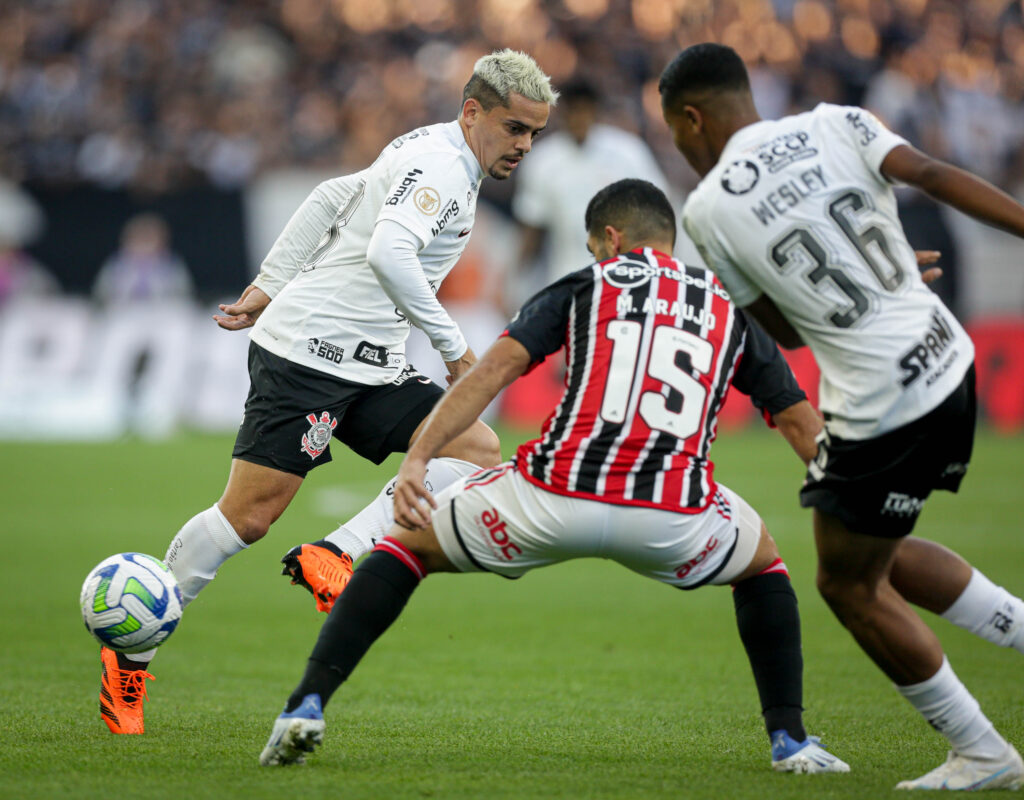 Wesley recém fez o primeiro gol como profissional e já deve ganhar presente  do Corinthians