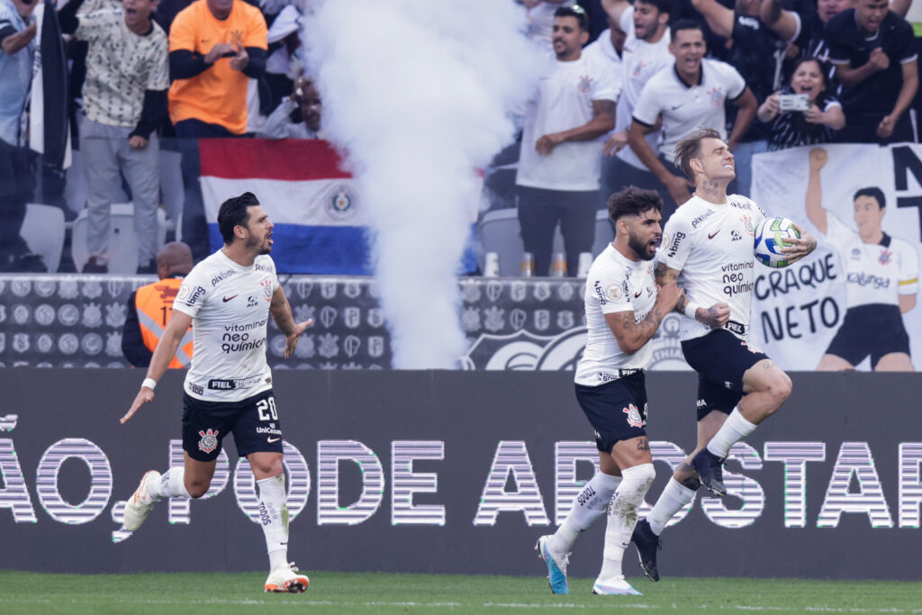 Empate entre Corinthians e Argentinos Juniors faz Róger Guedes