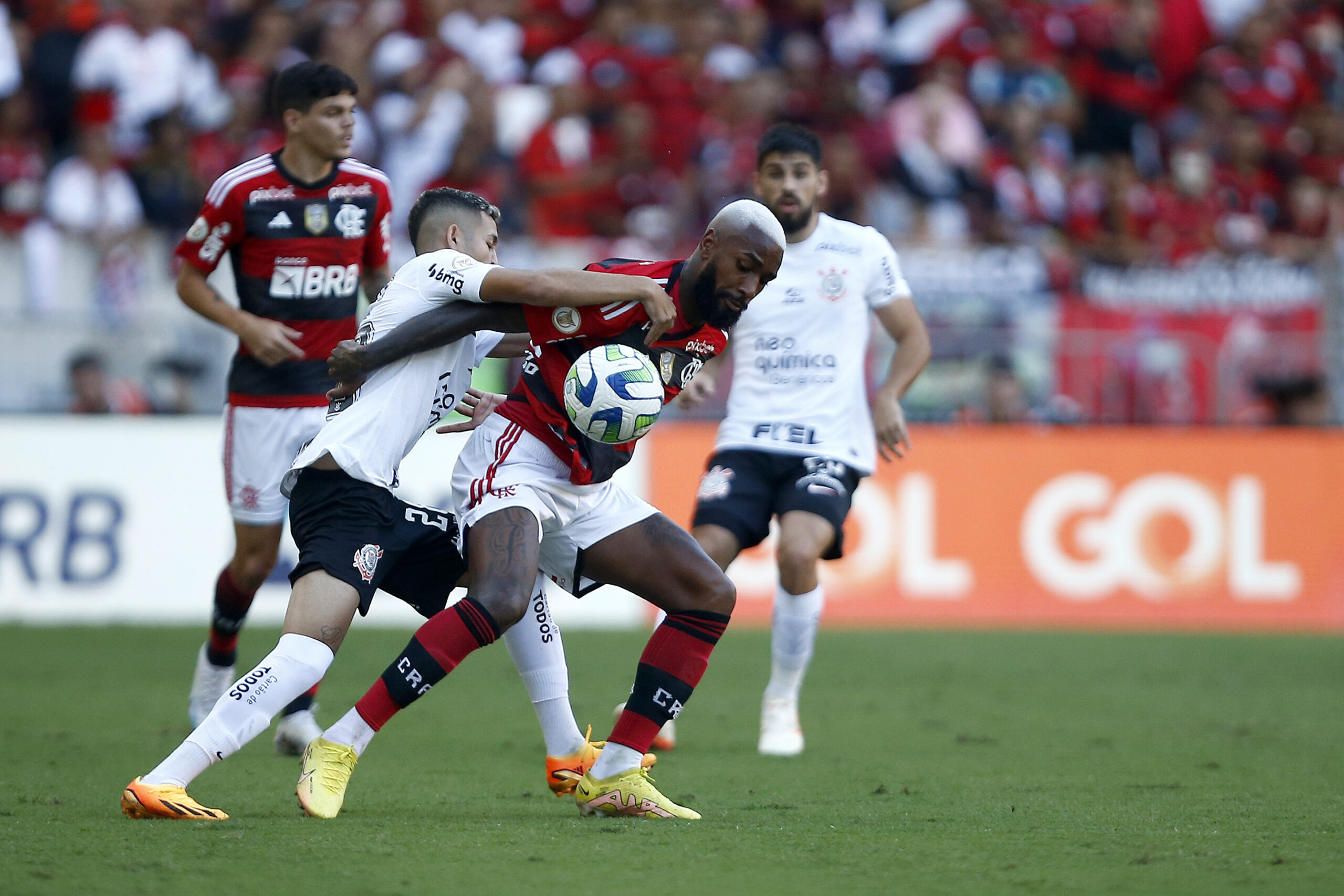 SAIU! Sem Arrascaeta, Flamengo divulga escalação para jogo contra o Santos