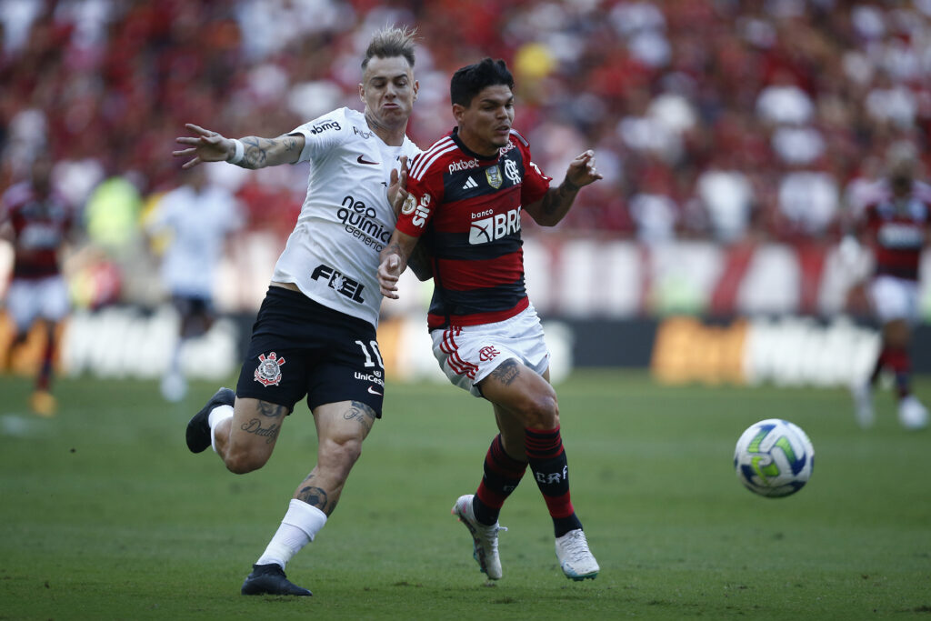 Fla marca com Léo Pereira nos acréscimos e vence Corinthians no Maracanã