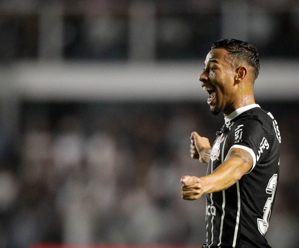 Com 'dedo de Luxa', Corinthians avança por renovação com Wesley