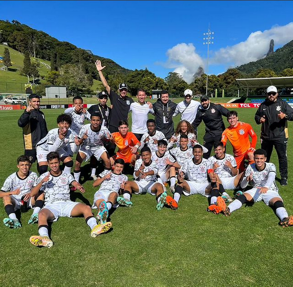 Fora de casa, Santos FC elimina Corinthians nos pênaltis em jogo único pela  semifinal da Paulista Cup Sub-14 - Santos Futebol Clube