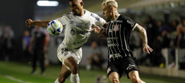 Corinthians chega em Cuiabá sob protesto da torcida; “vamos jogar bola” –  Só Notícias