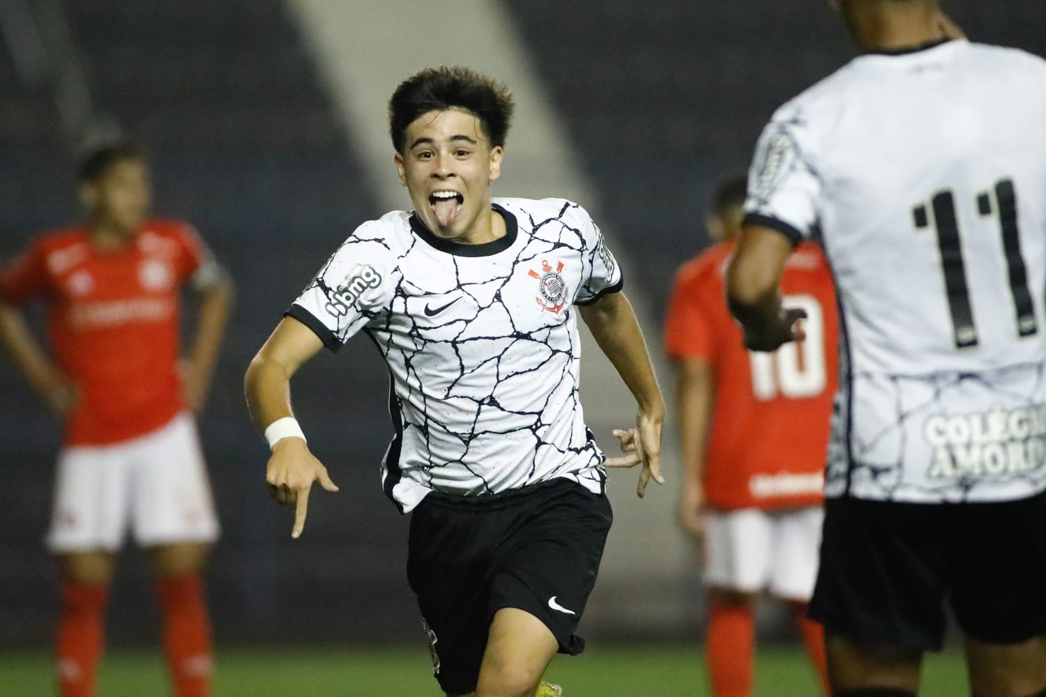 Em seu primeiro jogo internacional, Sub-17 do Timão vence o