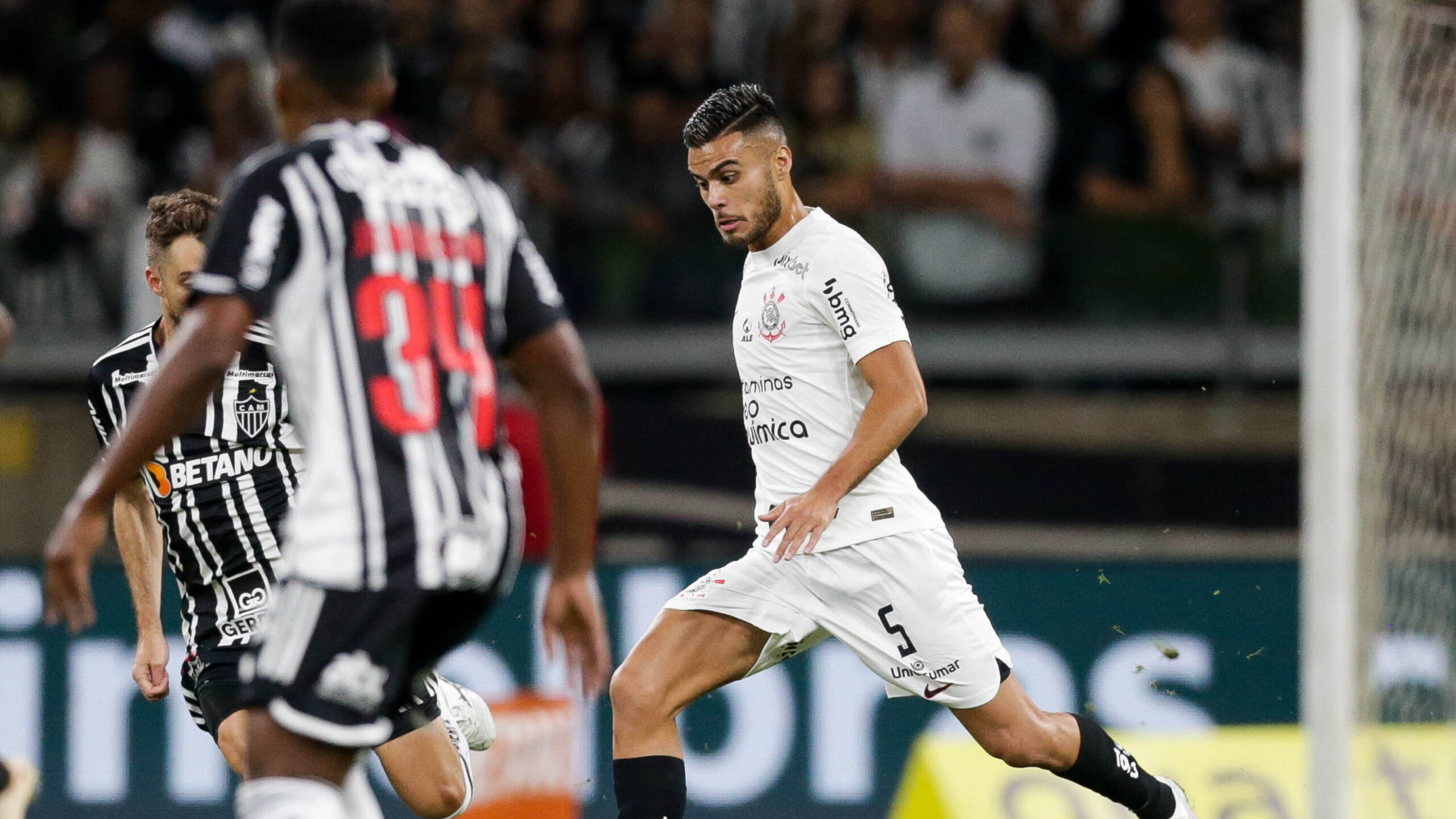 Corinthians sai na frente, mas leva empate do Atlético-MG e cai